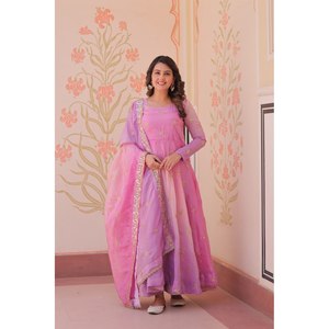 Robe de soirée multi-brodée avec paillettes, y compris robe et dupatta - Product Image 1