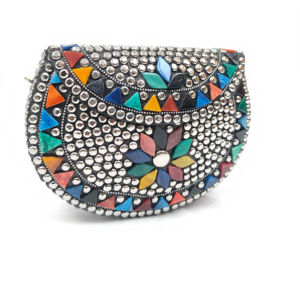 Pochette de soirée artisanale de créateur par des artisans indiens, en métal mosaïque et fer, pour les fêtes et célébrations féminines, vente d'artisanat en résine - Product Image 1