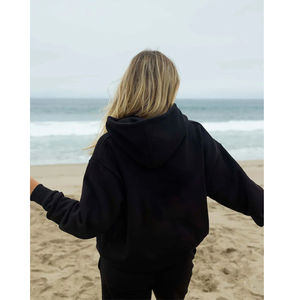 Conjunto Deportivo Personalizado para Mujer, 100% Algodón, Sudadera con Capucha y Pantalones Deportivos con Pedrería Brillante y Detalles de Encaje, Color Sólido - Product Image 4