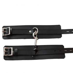 Menottes en cuir de vachette avec rembourrage confortable et anneaux métalliques robustes - Product Image 4