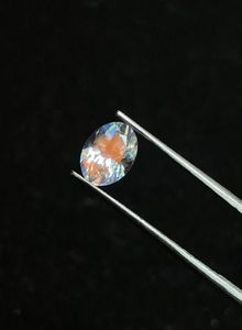 Pierre de lune arc-en-ciel naturelle, taille ovale, facettée, à reflets multicolores, avec effet œil de feu net. - Product Image 3