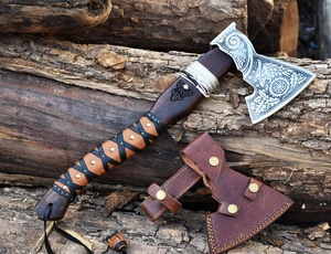 Axe Viking artisanal A&M ENTERPRISES avec tête en acier gravée en profondeur, manche en bois enveloppé de liens en cuir croisé - Product Image 1