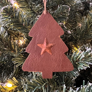 Boules, étoiles et chaussettes de Noël en cuir rouge faites à la main, décorations festives suspendues pour arbres de Noël - Product Image 6