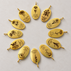 Pendentif ovale gravé fleur de naissance coquelicot d'août plaqué or en gros, bijoux personnalisés - Product Image 2