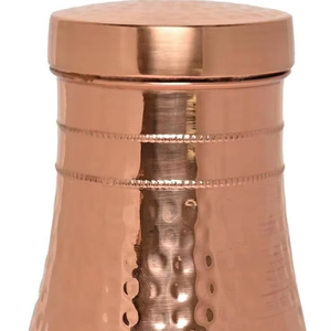 Elegante botella de agua de cobre con un diseño minimalista moderno que ofrece una apariencia estética premium para la hidratación del estilo de vida contemporáneo. - Product Image 1