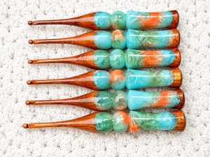 High-quality Belladec Durable Eco-Friendly <b>Crochet</b> <b>Hooks</b> Colorful Resin Handles for Hand Knitting Customized Shape Classic Style - Product Image 1
