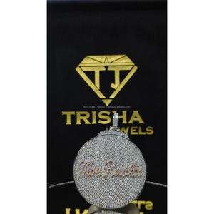 Pendentif rond personnalisé de luxe entièrement serti de diamants VVS cultivés en laboratoire avec argent sterling 925 par Trisha Jewels - Product Image 3