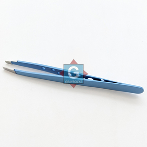 Pince à épiler de précision inclinée de qualité supérieure pour l'épilation des sourcils, style moderne et durable - Product Image 3
