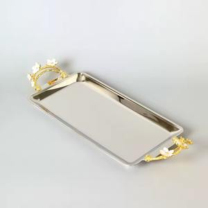 Plateaux à fruits de luxe en aluminium avec poignées à accents floraux – Pièces décoratives artisanales écologiques pour mariage, même vides - Product Image 3