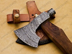 Hacha Táctica Hecha a Mano de Acero de Damasco de Grado Industrial con Espiga Plana y Mango de Madera de Palisandro, 1.5 kg, 3 Años de Garantía - Product Image 2