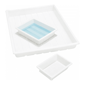 Plateau en PVC blanc avec base côtelée et rebord de coulée pour usage photographique et en laboratoire - Product Image 3