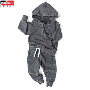 Ensemble de survêtement pour garçons, prix abordable, tissu confortable, idéal pour le quotidien, l'école et les sports. - Product Image 1