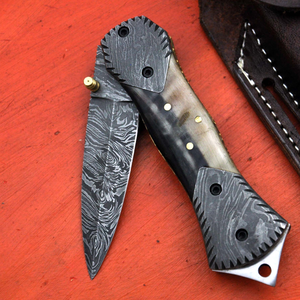 Cuchillo de Caza Imperial de Acero de Damasco, Hoja de Punta Caída, Mango de Marfil con Funda de Cuero - Product Image 1