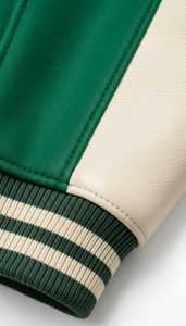 Veste universitaire de style américain haut de gamme pour l'hiver, à capuche, chauffante, en tissu polaire écologique, avec impression par sublimation et logo frontal - Product Image 5