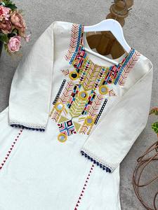 Salwar Kameez en coton Khadi blanc, tenue ethnique indienne embossée, robe à franges pour femmes, tenue de soirée, séchage rapide, toutes saisons - Product Image 4