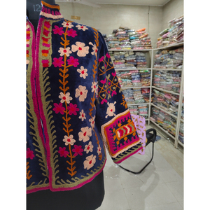 Chaqueta de terciopelo floral bordada a mano para mujer, cuello mandarín, manga tres cuartos, estilo étnico de otoño, regalo para ella - Product Image 3