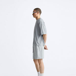 T-shirt gris à col rond pour homme, coupe ample, manches courtes, haut basique, logo personnalisé, OEM ODM, vêtements en gros - Product Image 2