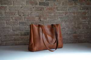Bolso de Mano de Cuero para Mujer, Muy Atractivo, Impermeable, Clásico, Duradero, Moderno, Cómodo, Disponible en Todos los Tamaños - Product Image 2