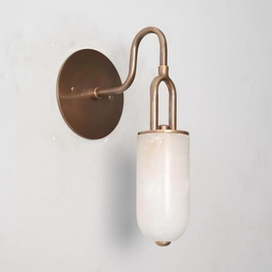 Applique murale moderne en laiton avec abat-jour géométrique, luminaire d'intérieur pour salle de bain, design léger - Product Image 3