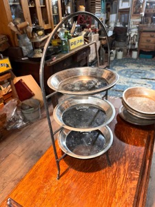 Étagère de rangement vintage à 2 niveaux en métal noir, faite à la main, pour organiser les vaisselle et les bols de cuisine, support de haute qualité - Product Image 4