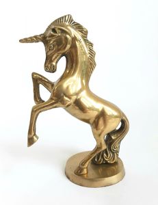 Sculpture de licorne en laiton artisanale de luxe, figurine décorative pour la maison, le bureau ou la table, pour un style d'intérieur moderne - Product Image 1