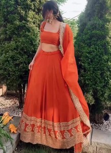 Ensemble Lehenga Choli en Faux Georgette Brodé Zari avec Blouse Semi-Couturée et Dupatta à Bordure Dentelle pour Mariage et Fêtes - Product Image 3