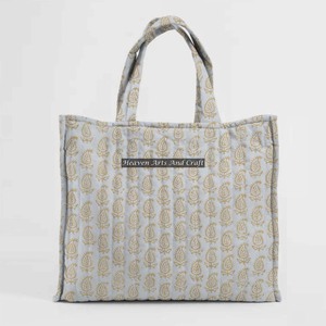 Sac fourre-tout matelassé carré personnalisé pour femmes, sac matelassé pliable de grande capacité pour le shopping, sac matelassé portable pour maman - Product Image 1