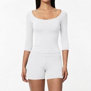 Conjunto Deportivo de Dos Piezas Personalizado para Mujer, Top Ajustado de Manga Larga y Pantalones Cortos, Ropa Deportiva Elástica para Yoga y Fitness - Product Image 4