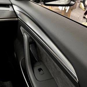 Panel <span class=keywords><strong>de</strong></span> salpicadero <span class=keywords><strong>de</strong></span> fibra <span class=keywords><strong>de</strong></span> carbono real Tesla Modelo 3/Y cubierta <span class=keywords><strong>de</strong></span> puerta delantera interior seca <span class=keywords><strong>de</strong></span> lujo embellecedor adhesivo Dash Kits cinta Interior <span class=keywords><strong>de</strong></span> coche - Product Image 5
