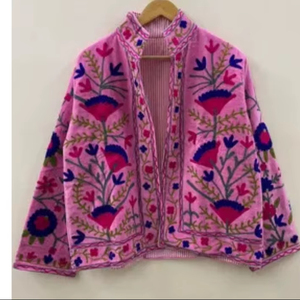 Chaqueta de Terciopelo Boho Suzani para Mujer, Chaqueta Corta Bordada a Mano con Diseño Floral, Estilo Invernal, Precio al por Mayor - Product Image 1