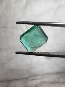 Émeraude octogonale naturelle de 2,82 carats, vert pastel, pierre précieuse non montée, provenant de Zambie - Product Image 2