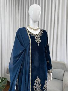 Conjunto Tradicional de Salwar Kameez de Terciopelo Azul, Kurta Bordada, Palazzo y Dupatta, Ropa Étnica para Mujer para Bodas, Graduaciones y Fiestas - Product Image 4