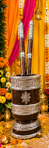 Decoración de Escenario para Haldi en Interiores/Exteriores, Pre-Ritual, Tradicional y Moderna, Hermosa Urli Metálica Desmontable en Forma de Loto Dorado, Reino Unido - Product Image 4