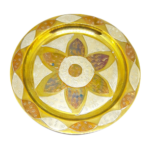 Assiette de service ronde en métal plaqué or et argent avec incrustation florale, idéale pour la décoration de table de mariage et d'événements - Product Image 1