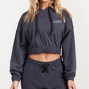 Ensemble sweat à capuche et pantalon de jogging pour femme, personnalisé avec broderie de patchs, coupe courte, oversize, effet usé, délavé à l'acide, zippé - Product Image 1