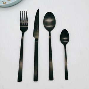 ชุดช้อนส้อมสแตนเลสสุดหรู ดีไซน์สวยงาม ช่วยเพิ่มความสวยงามให้กับโต๊ะอาหาร เหมาะเป็นของขวัญขึ้นบ้านใหม่ - Product Image 3