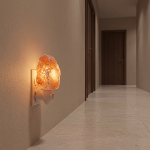 Lampe murale artisanale en sel de l'Himalaya, veilleuse naturelle en cristal à brancher, décoration pour chambre et maison - Product Image 4