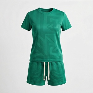 Ensemble de sport 2 pièces vert à imprimé géométrique pour femme : T-shirt à manches courtes et short au-dessus du genou en maille à séchage rapide - Product Image 1