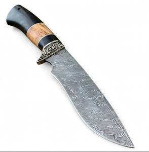 Herramienta utilitaria personalizada de alta resistencia con hoja fija de acero de Damasco, mango de madera de Burl segmentado y bolster de fundición ornamentada. - Product Image 4