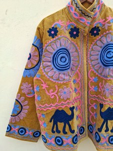 Nouveau Manteau Kimono Indien Bohème en Velours Brodé Motif Chameau Suzani, Veste Courte Florale Indienne pour Femme, Idéal pour les Festivals - Product Image 5