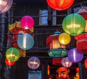 Lanterne en soie Hoi, forme boule, élégante, faite à la main, en soie vive, rechargeable, alimentée par énergie solaire, garantie 4 ans, utilisation en camping - Product Image 5