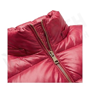 Chaqueta Acolchada con Capucha para Mujer, Invierno, Manga Larga, Cierre Completo, Resistente al Viento, Color Sólido Rojo, Relleno de Poliéster, Abrigo Grueso - Product Image 4
