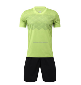 Conjunto de Camiseta de Fútbol de Alto Rendimiento: Nuevos Equipaciones de Fútbol con Estampados Digitales Transpirables, Logotipos de Club Personalizables. - Product Image 5