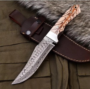 Couteau à dépecer en acier de Damas avec manche en résine et étui en cuir artisanal, couteau à lame fixe personnalisé pour le camping en plein air - Product Image 6