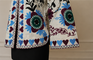 Elegante Chaqueta Bordada Suzani Color Crema para Mujer, Algodón y Terciopelo, Multicolor, Floral, Estilo Boho, Boutique, Moda de Invierno, Venta al Por Mayor - Product Image 4