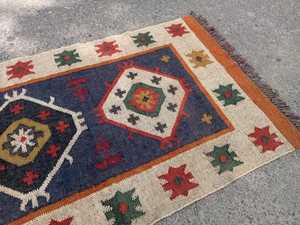 Tapis rectangulaire artisanal en laine et acrylique, tufté à la main, motif géométrique, à poils moyens, pour salon, éco-responsable, par Krafterscustom - Product Image 2