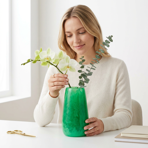 Vase de table en résine artisanal, écologique, de haute qualité, style Art déco, finition dorée brillante et polie, chandelier ange pour la maison - Product Image 1