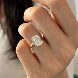 Anillo Solitario de Diamante Cultivado en Laboratorio de 3 Quilates, Corte Radiante, E VVS2, Banda Gruesa, Engaste Único de Catedral con Puntas y Bisel, Certificado IGI - Product Image 4