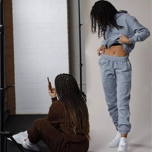 Survêtement de luxe sur mesure brodé, respirant, séchage rapide, 100 % coton, pour femme, sweat-shirt court et pantalon de jogging, 2 pièces, automne/hiver - Product Image 2