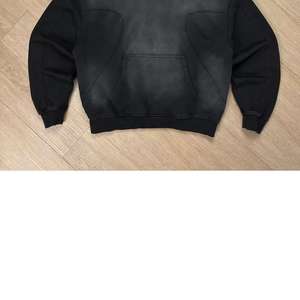 Sudadera con capucha para hombre, corte regular, estilo patchwork, efecto desgastado por el sol, lavado ácido, 350g, forro polar 100% algodón, transpirable para invierno - Product Image 2